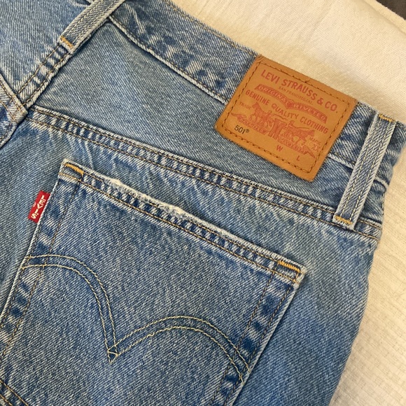 Levi’s 501 Shorts - Picture 4 of 5